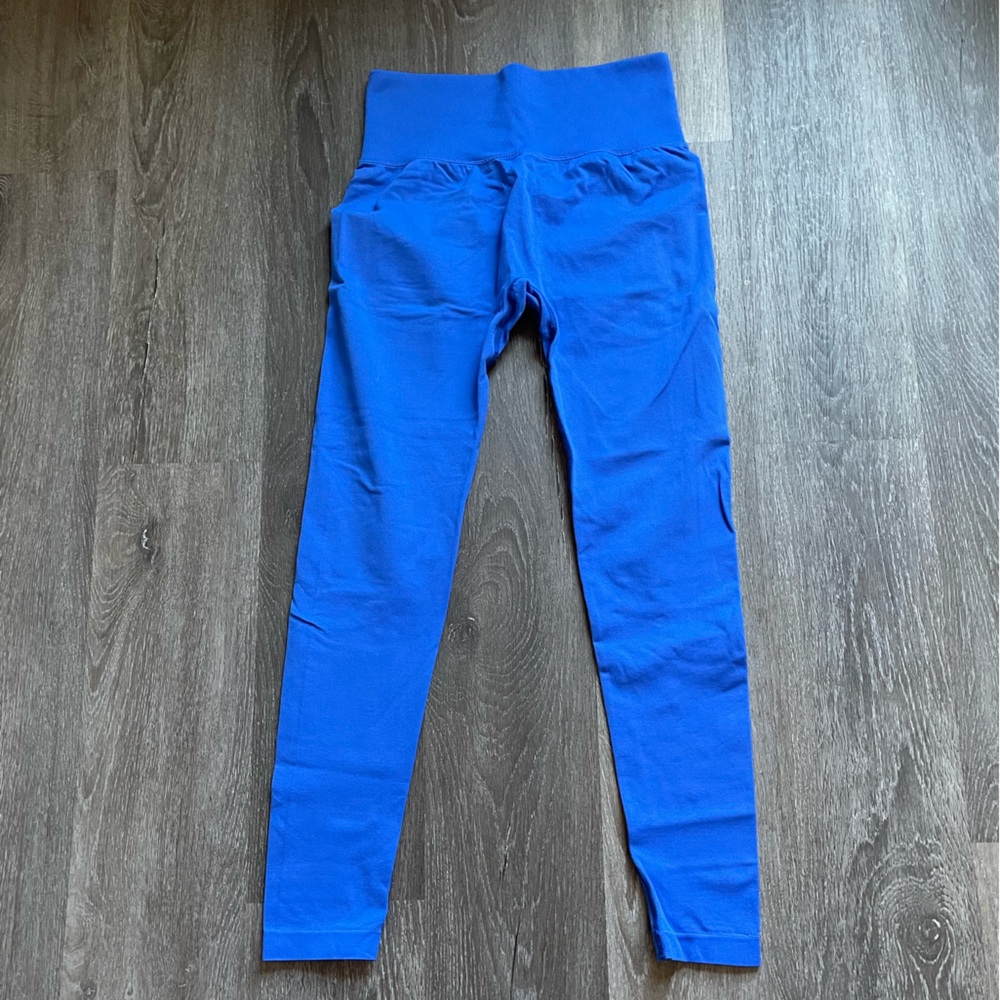 Medium, vibrant blue Amazon leggings